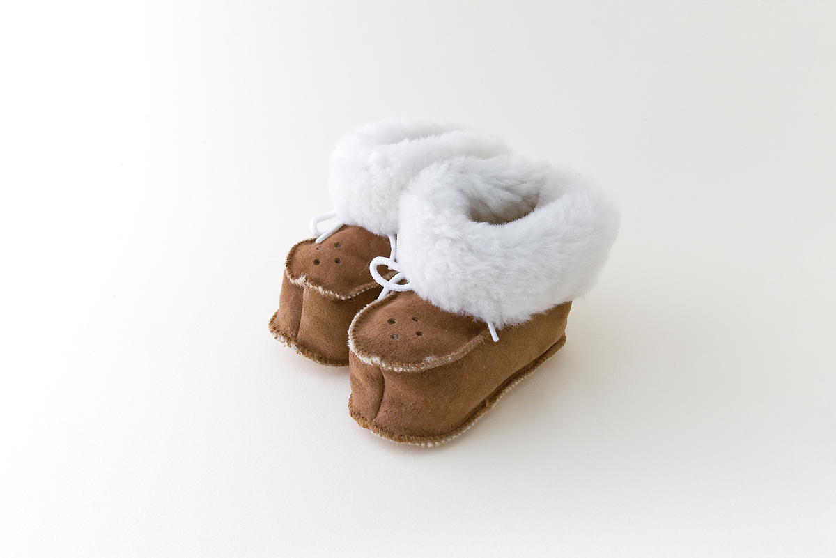 Zapatilla de cordero BB con lazo