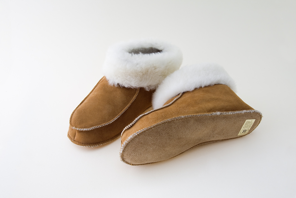 Zapatilla de cordero doble suela vaca