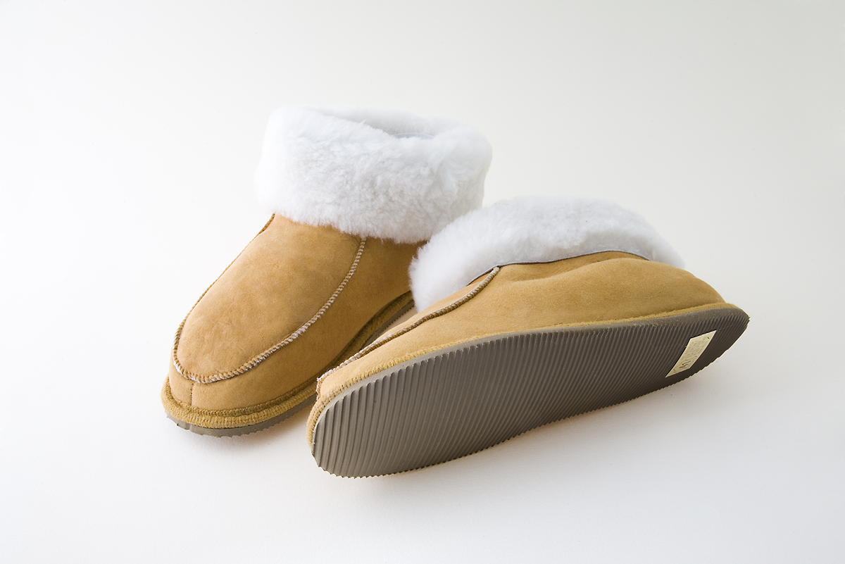 Zapatilla de cordero suela Microporoso con cinta