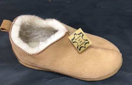 ZAPATILLA SUELA SERRAJE Y RIVETE EN SUELA pico