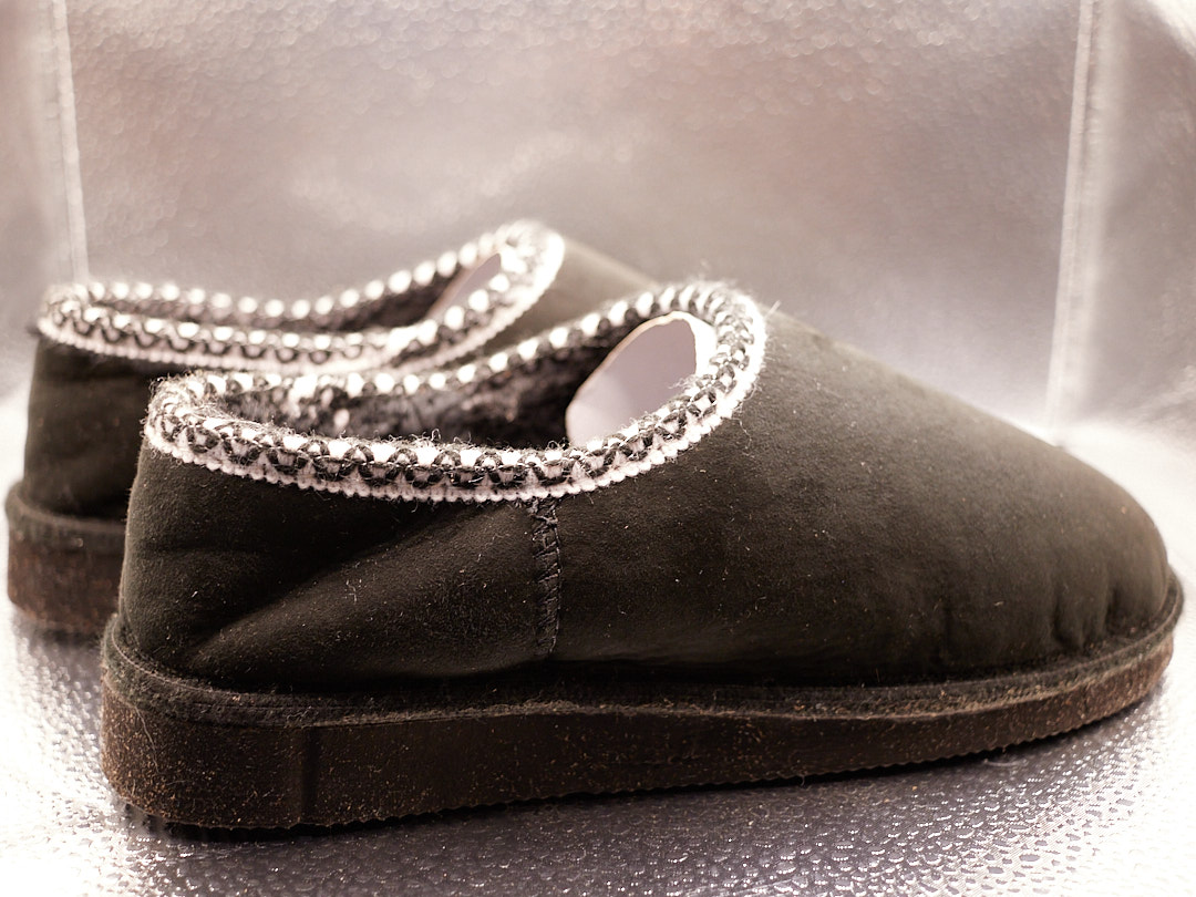 Zapatilla de cordero suela cuña microporoso con cinta